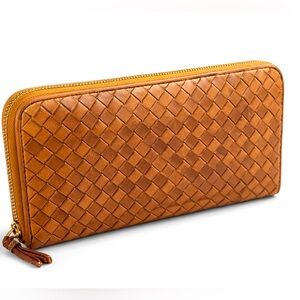 Bottega Veneta Intrecciato Leather Zip Wallet Clutch – Made in Italy